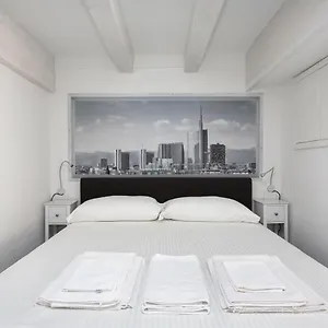 Nest For 2 In Fashion District Via S Cecilia Milano